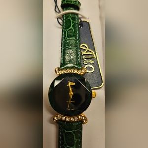 Vintage Alto quartz watch. Leather band. Gold tone. Gem like face